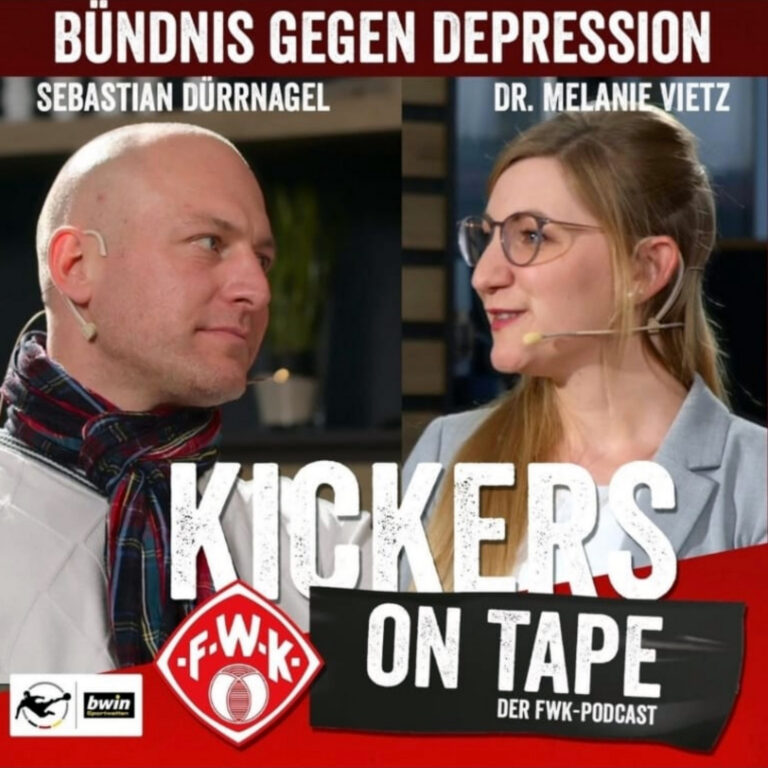 Titelbild des Podcasts „Kickers on Tape“ mit Sebastian Dörrnagel und Dr. Melanie Vietz