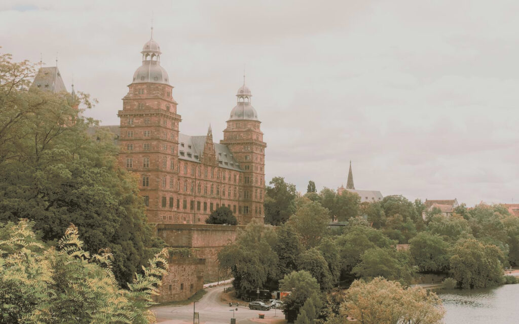 Aschaffenburg: Schloss Johannisburg am Main